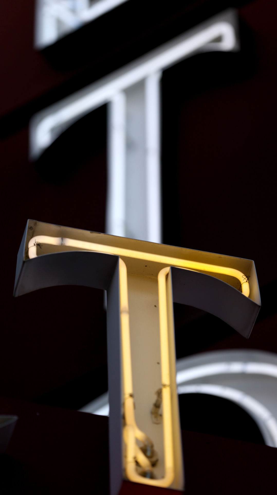Neon clue No. 23